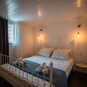 https://apt-athinas-little.hotelschalkidiki.net