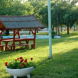 Szegedi Partfuerdo Es Camping Szeged
